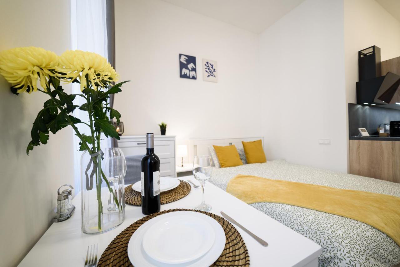 New Apartments Near Dancing House Praag Buitenkant foto