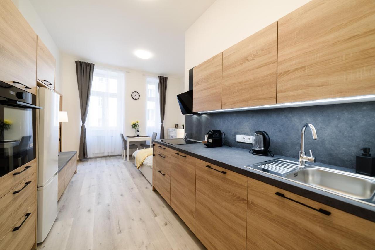 New Apartments Near Dancing House Praag Buitenkant foto