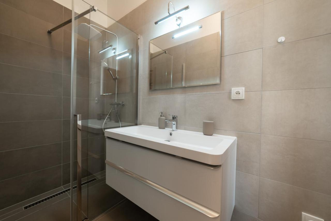 New Apartments Near Dancing House Praag Buitenkant foto