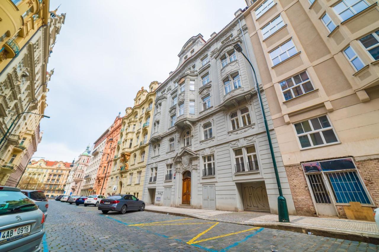New Apartments Near Dancing House Praag Buitenkant foto