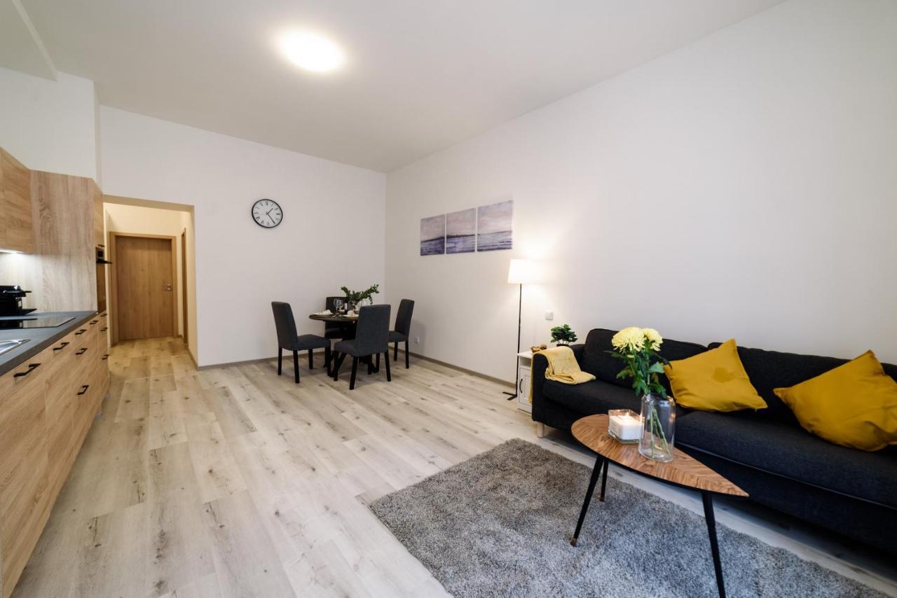New Apartments Near Dancing House Praag Buitenkant foto