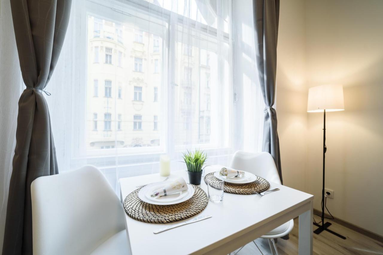 New Apartments Near Dancing House Praag Buitenkant foto