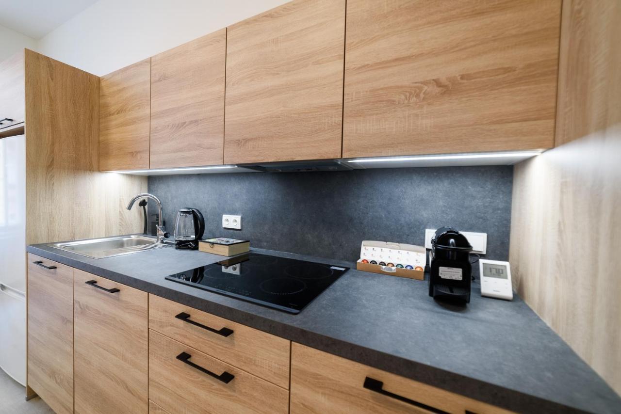 New Apartments Near Dancing House Praag Buitenkant foto