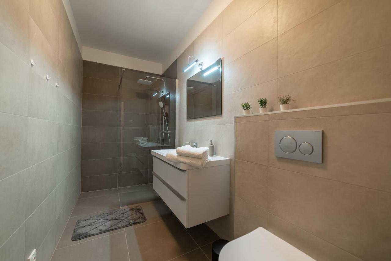 New Apartments Near Dancing House Praag Buitenkant foto