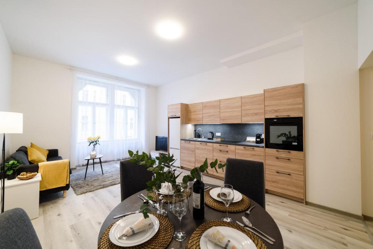 New Apartments Near Dancing House Praag Buitenkant foto