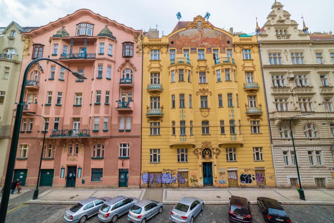 New Apartments Near Dancing House Praag Buitenkant foto